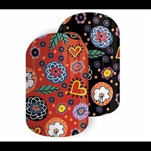 Jamberry Nail Wrap “Amores Ciegos”